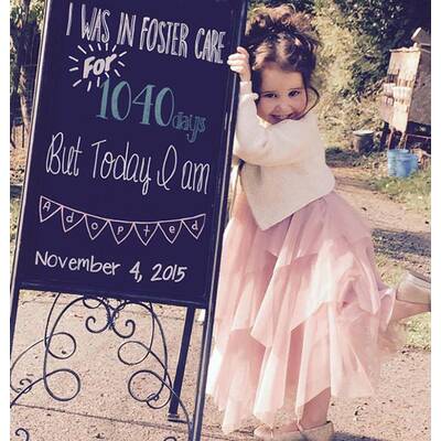 So süß feiern Kinder ihre Adoption 