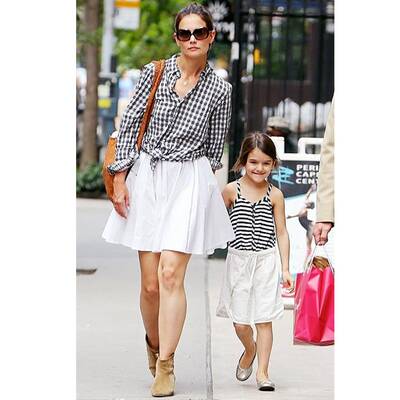 Katie Holmes liebt ihre beigen Ankle-Boots