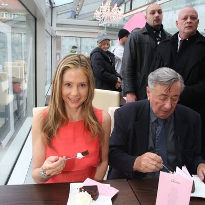 Mira Sorvino bei Lugner