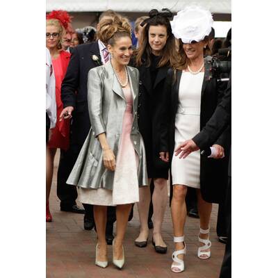 Liz Hurley & Sarah Jessica Parker beim Melbourne Cup 2011
