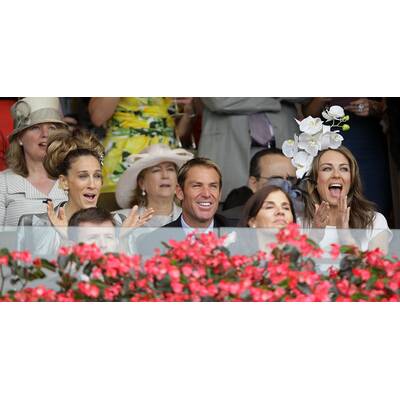 Liz Hurley & Sarah Jessica Parker beim Melbourne Cup 2011