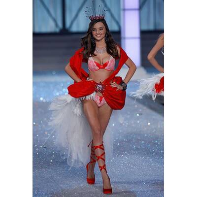 10)	Lindsay Ellingson