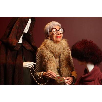 Modeikone Iris Apfel mit Designer Alexander Wang