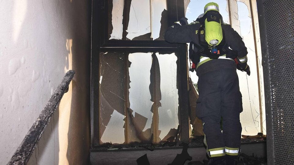 Brand: Bewohner wollten in Panik von Balkon springen