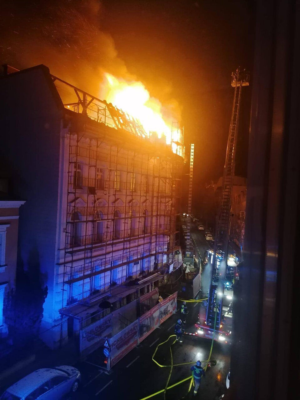 Gasflasche bei Dachbrand in Wien-Hietzing explodiert