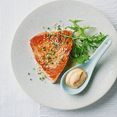 Kurzgebratener Thunfisch mit süß-scharfer Chilisauce