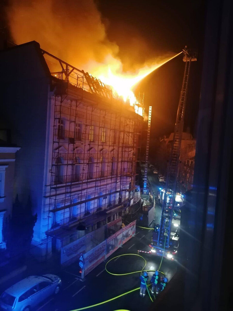 Gasflasche bei Dachbrand in Wien-Hietzing explodiert