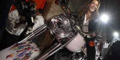 Fiona Swarovski kristallisierte ein Motorrad