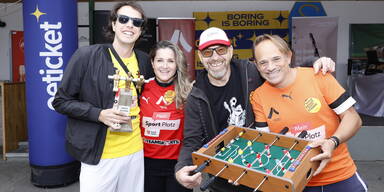 Gegen Gewalt an Frauen: Promis erkicken 2.500 Euro im XXL-Wuzzler