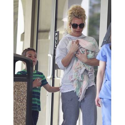 Britney Spears bringt ihr Hündchen zum Arzt