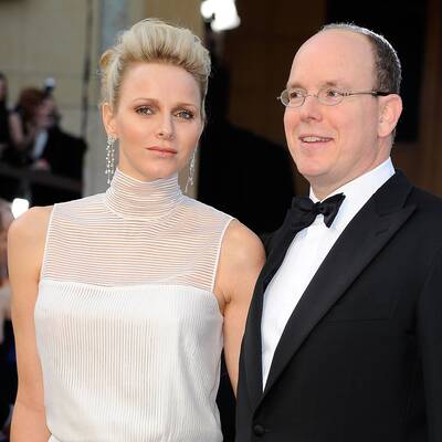 Prinz Albert von Monaco führte seine Frau Charlène über den roten Teppich