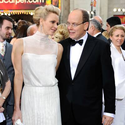 Prinz Albert von Monaco führte seine Frau Charlène über den roten Teppich