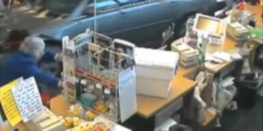 Auto rast in Apotheke