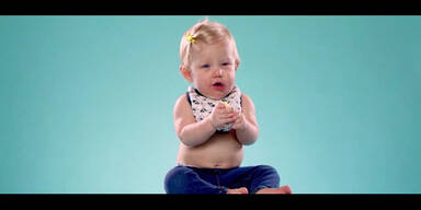 Oje: wenn Babys das erste Mal in Zitronen bei&szlig;en