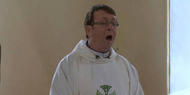 Singender Pfarrer Ray Kelly legt nach