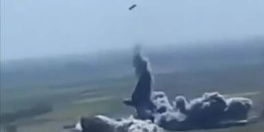 Auto explodiert in dutzenden Metern H&ouml;he