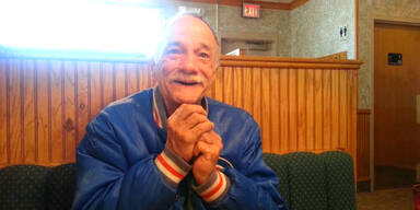 Dieser Mann erf&auml;hrt gerade, dass er Gro&szlig;vater wird