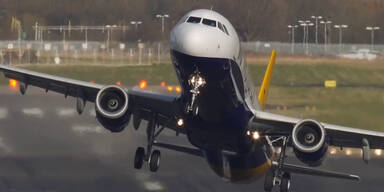 So landet ein Flugzeug bei schwerem Sturm