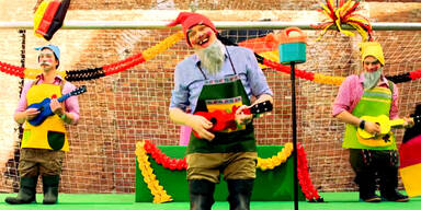 Stefan Raab singt als Zwerg