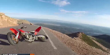 Unglaublicher Motorrad-Crash