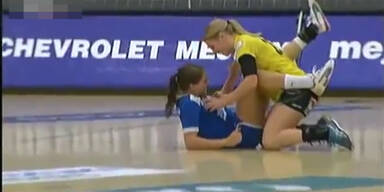 Busengrapscher am Handballfeld