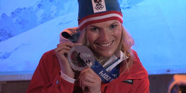 Hier nimmt Marlies Schild ihre Medaille an