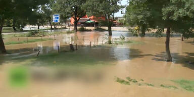 Eine ganze Stadt steht unter Wasser