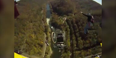 Gewagter Sprung trotz Rollstuhl