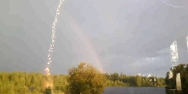 Blitz schl&auml;gt heftig ein