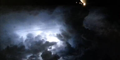 Mit dem Flugzeug durchs Gewitter