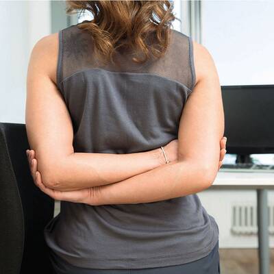 Die besten Asanas fürs Büro