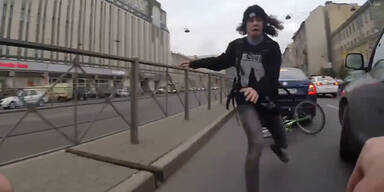 Radler riskiert f&uuml;r iPhone sein Leben