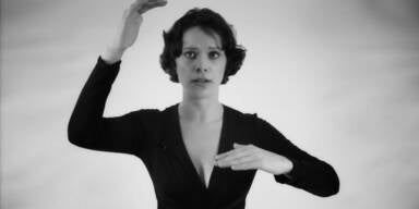 Frau singt zwei Töne gleichzeitig