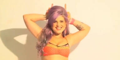 Kelly Osbourne zeigt sich im Bikini