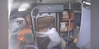 Taschendieb von Busfahrer aufgehalten