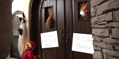 Riesen-Monster verschenkt Süßigkeiten