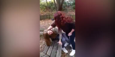 M&auml;dchenbande verpr&uuml;gelt wehrlose Sch&uuml;lerin