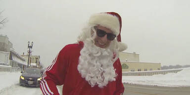 Polizei verteilt Weihnachtsgeschenke