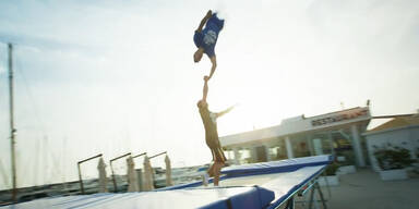 Spektakul&auml;re Trampolin-Tricks
