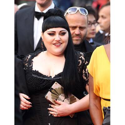 Schwarze Nägel im Trend