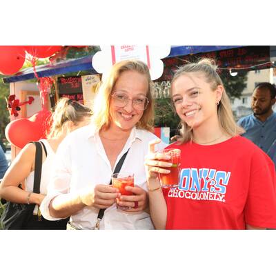 Russkaja Frontman Georgij Makazaria mit Model Tanja Duhovic 