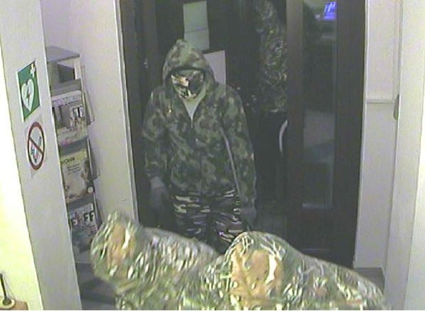 Polizei sucht diese erfolglosen Bankomat-Knacker