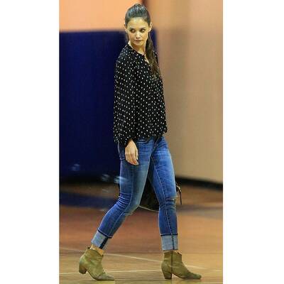 Katie Holmes liebt ihre beigen Ankle-Boots