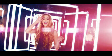 Lia Marie Johnson - Moment Like You