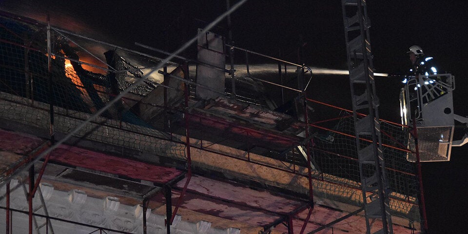 Gasflasche bei Dachbrand in Wien-Hietzing explodiert