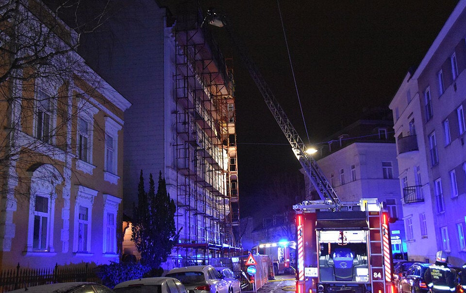 Gasflasche bei Dachbrand in Wien-Hietzing explodiert