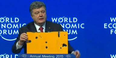 Poroschenko zeigt Trümmerteile