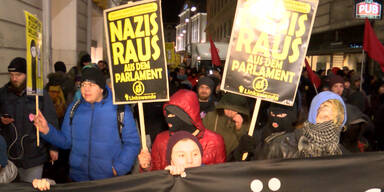 54 Festnahmen bei NoWKR-Demos