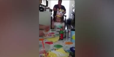 M&auml;dchen w&uuml;nscht sich gro&szlig;e Br&uuml;ste