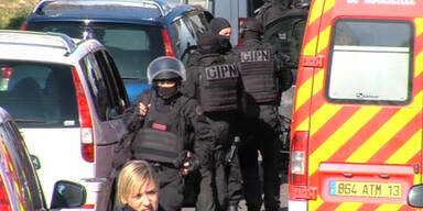 Kalaschnikow-Angriff auf Polizisten